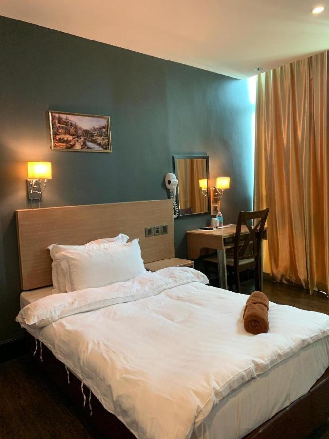 The Room Hotel Miri Zewnętrze zdjęcie