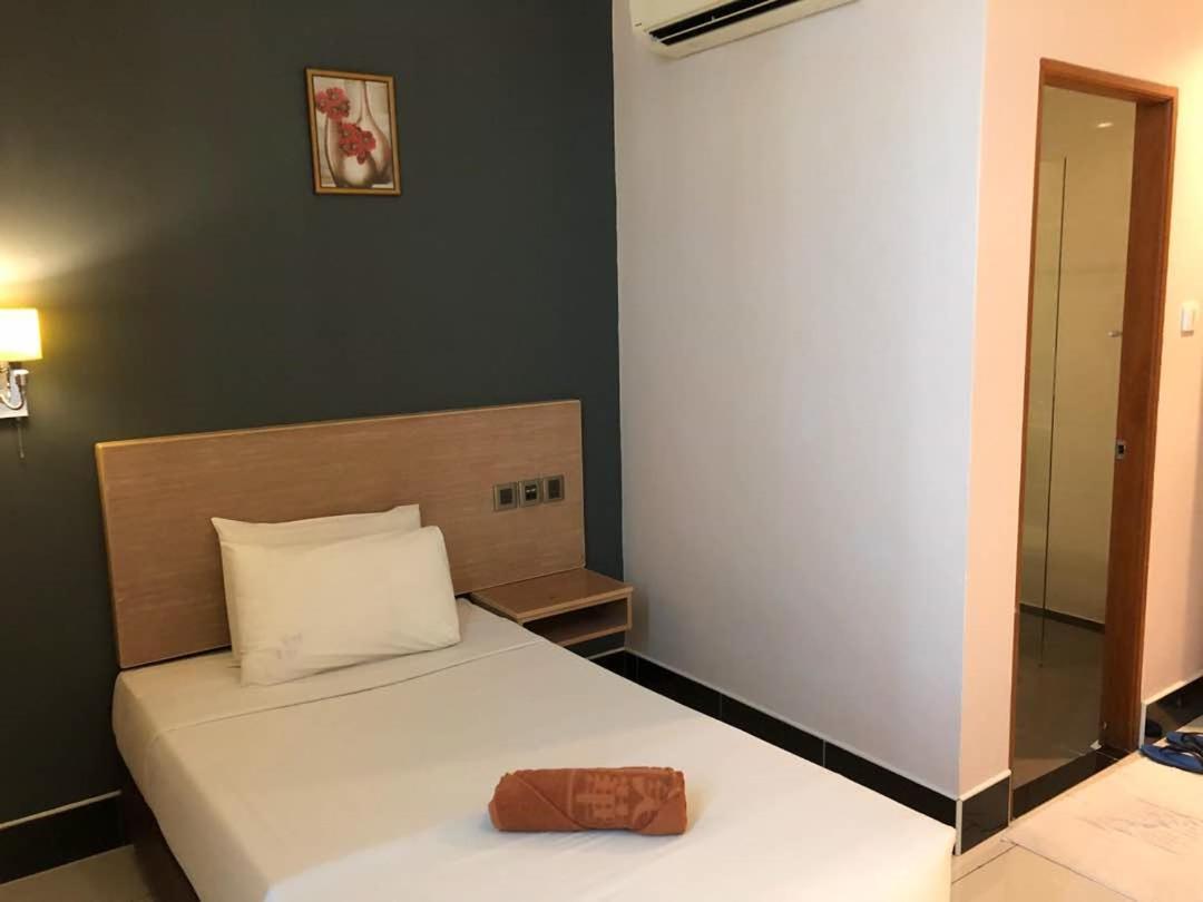 The Room Hotel Miri Pokój zdjęcie